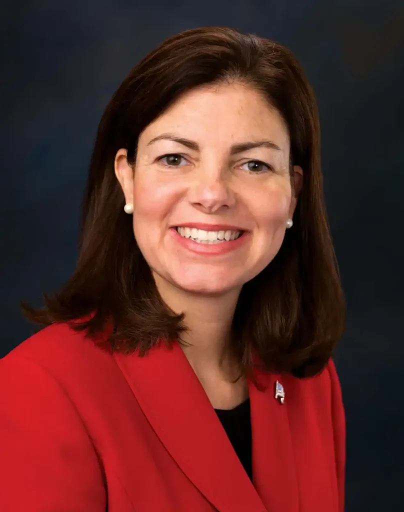 Kelly Ayotte net worth, age, height, family, husband, kids and live